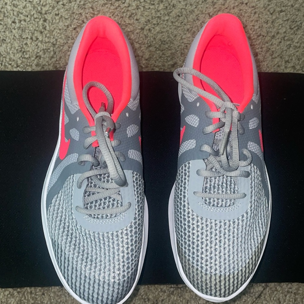 Nike Tennis Shoes